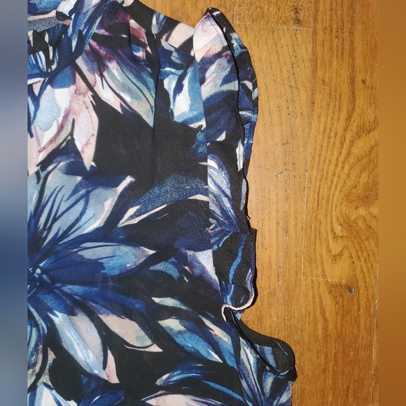 DKNY Floral Ruffled Sleeveless Top - Picture 6 of 10